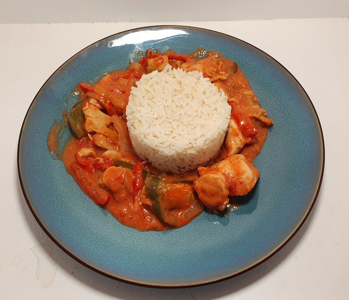 Kippengoulash met rijst